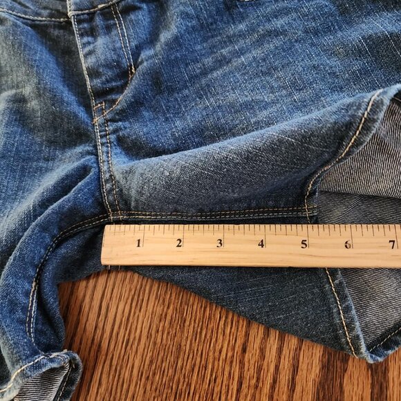 Levi's Jean Shorts Size 15 Midi Longer Inseam Low Mid Rise - Picture 7 of 7